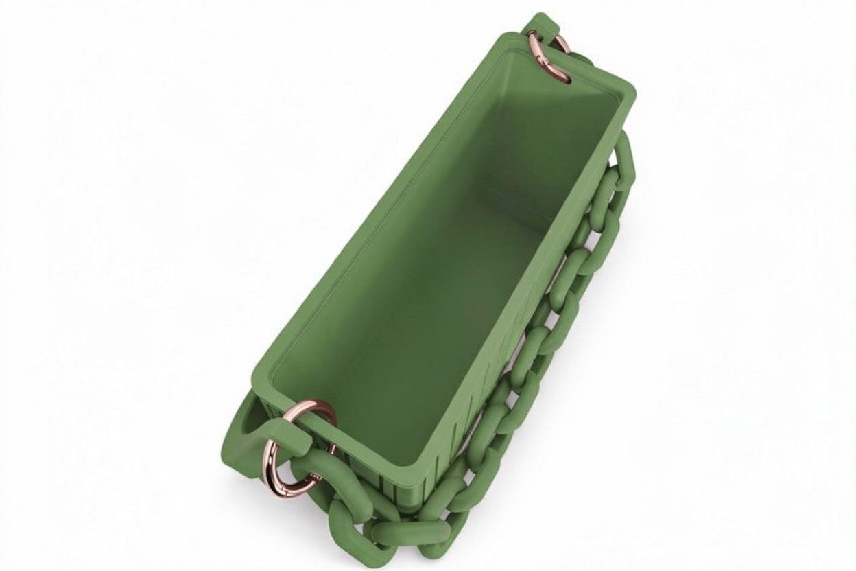 Grüne 3D gedruckte Handtasche von Banjor in der Innenansicht mit Kette und minimalistischem Stil
