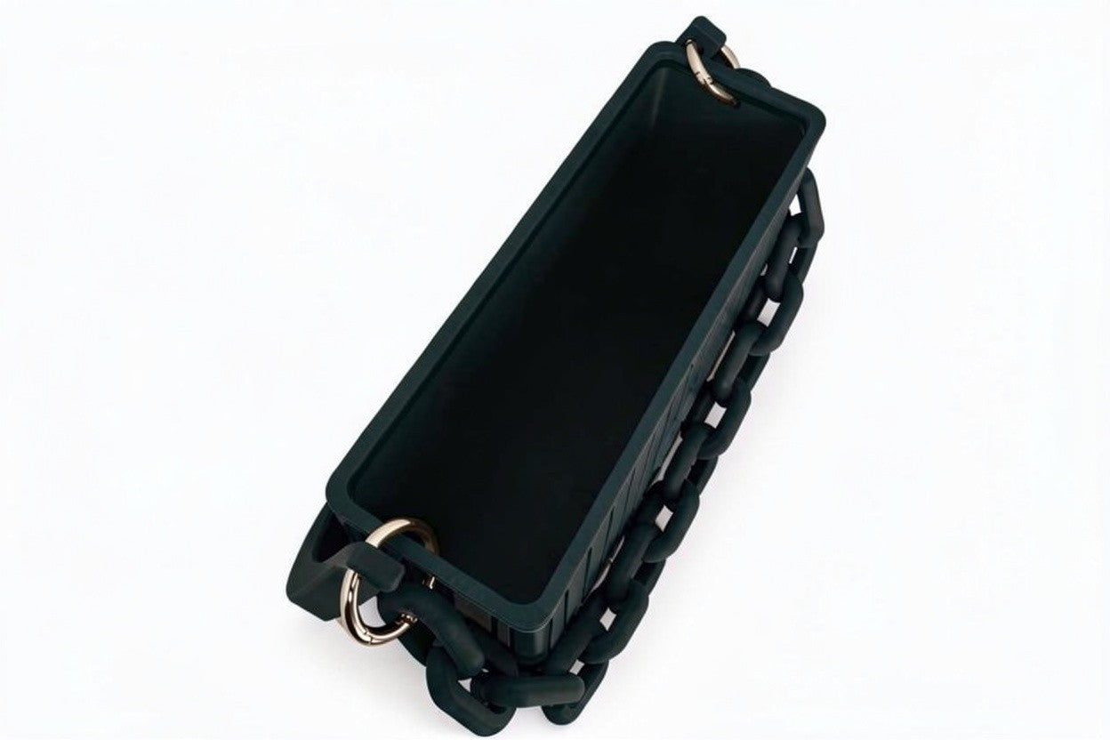 Schwarze 3D gedruckte Handtasche von Banjor in der Innenansicht mit Kette und elegantem Design