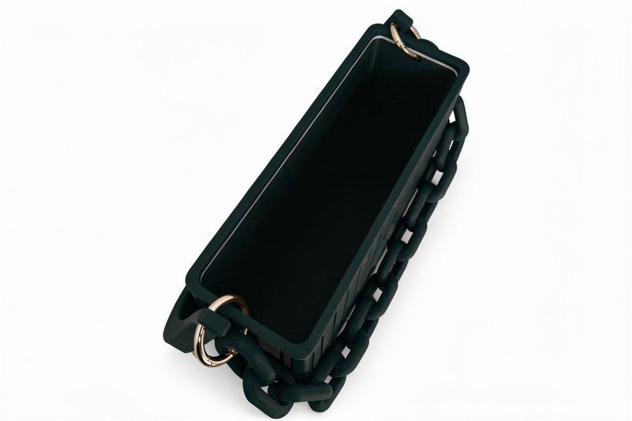 Innenansicht einer schwarz-weißen 3D gedruckten Handtasche von Banjor mit Kette und kontrastreichem Design
