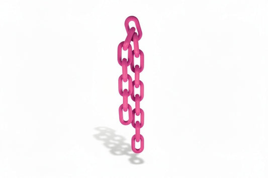 BANJOR HAKO Tragekette Standard in Fuchsia, strukturierte Designer-Kette für Handtasche, Studioaufnahme auf weißem Hintergrund